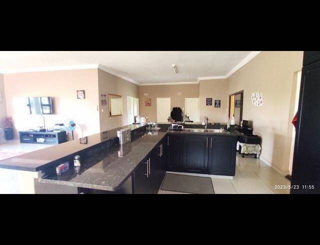 4 BEDROOM HOUSE FOR SALE IN SALMON BAY